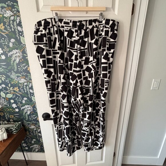 Geometric Print Wide Leg Studio Pant - Picture 2 of 4